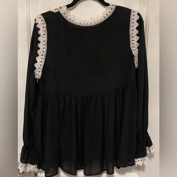 Black & White Lace Yoke Blouse Gathered Peplum Silhouette Victorian Vibes XS - Picture 3 of 8
